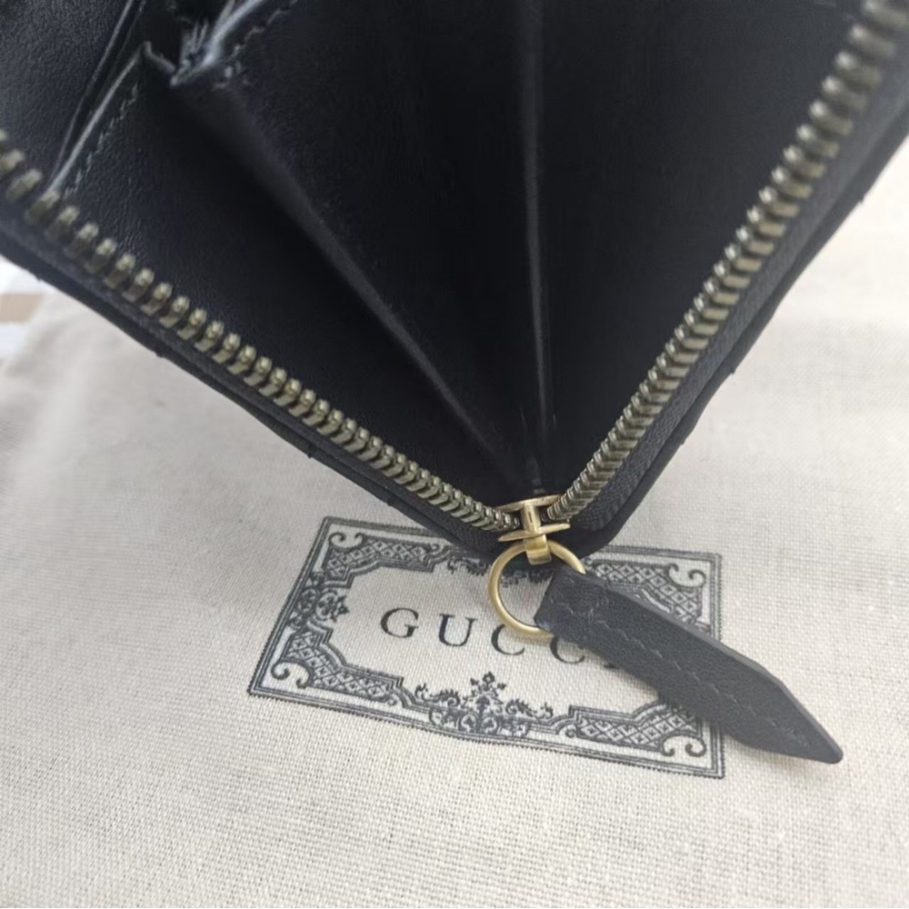 Gucci Black Chevron Wallet with Gold Accents - Picture 5 of 7
